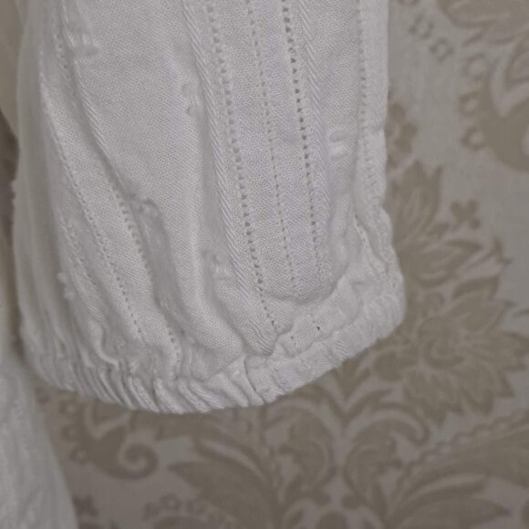 Westport Size Large White Cotton Blouse Smocked Neckline Blue Embroidery Eyelet - Picture 7 of 14